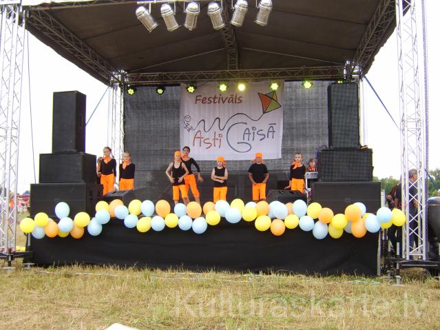 Festivālā "Asti gaisā! 2013" Grīvas lidlaukā
